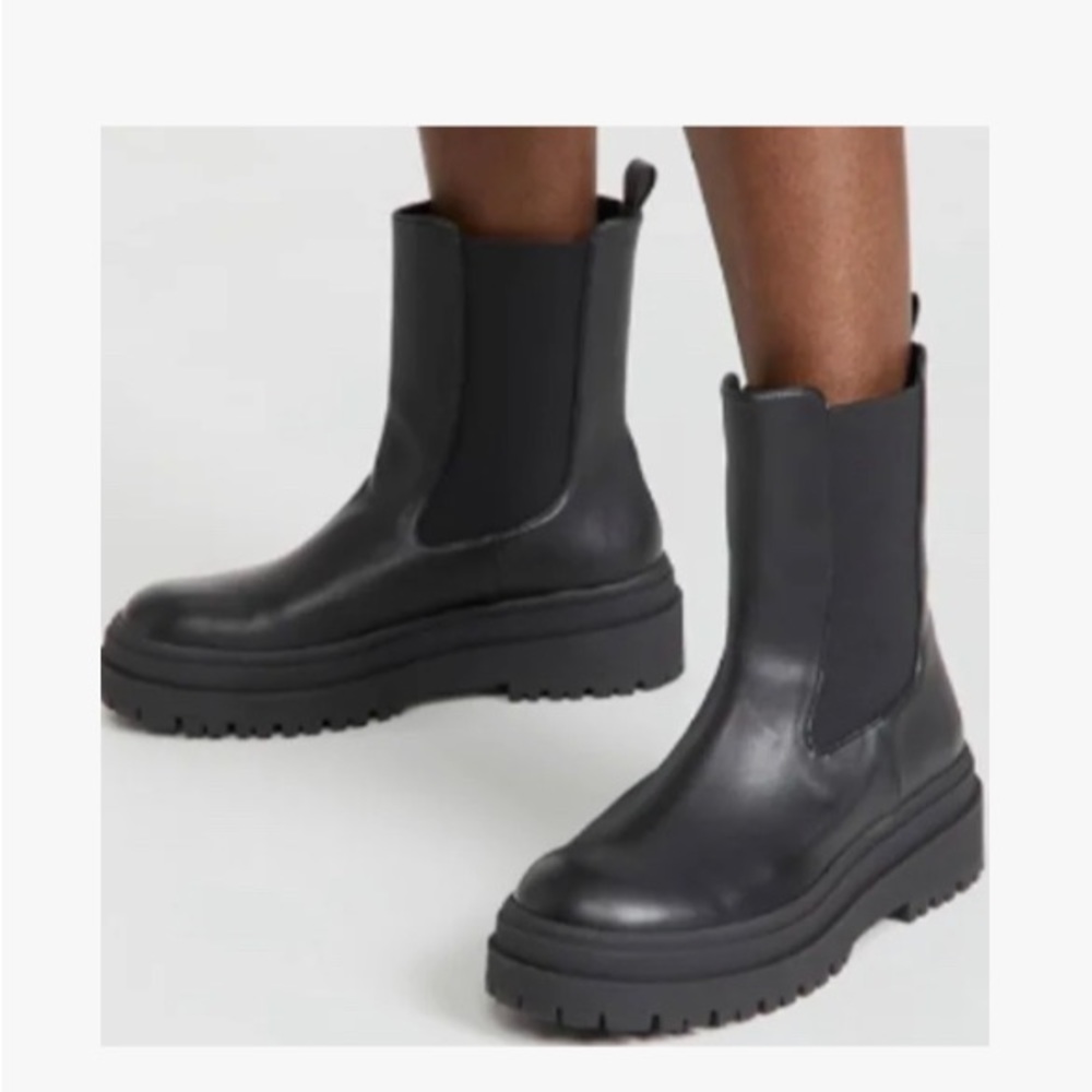 Good American Combat Boots / Chelsea Boots in black, size 10